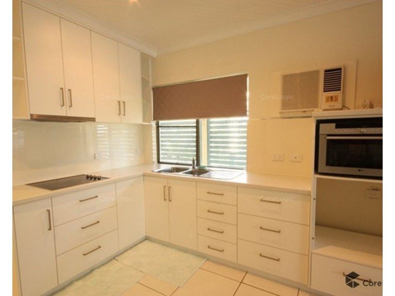 10/2 Beach Road, Dolphin Heads QLD 4740