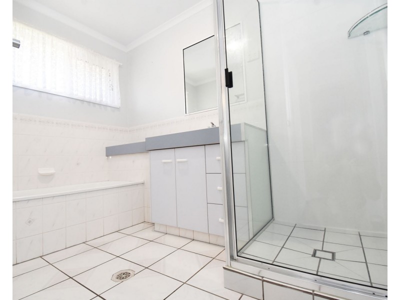 7 Grosvenor Place, West Mackay QLD 4740