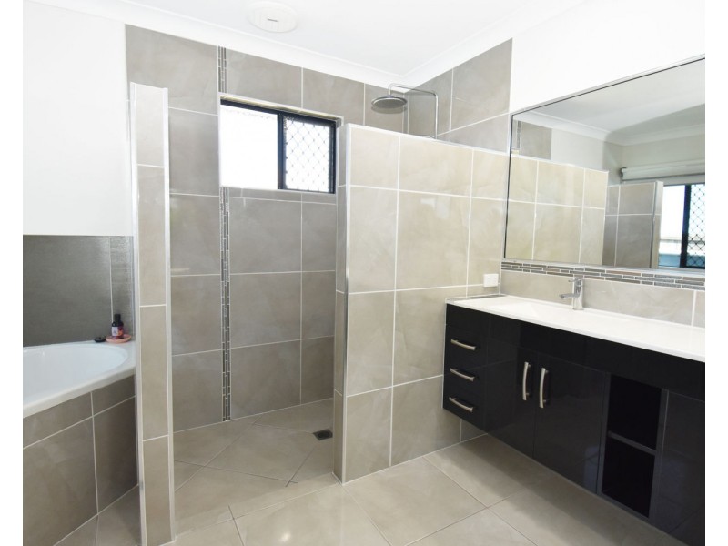39 Bezzina Court, Bucasia QLD 4750