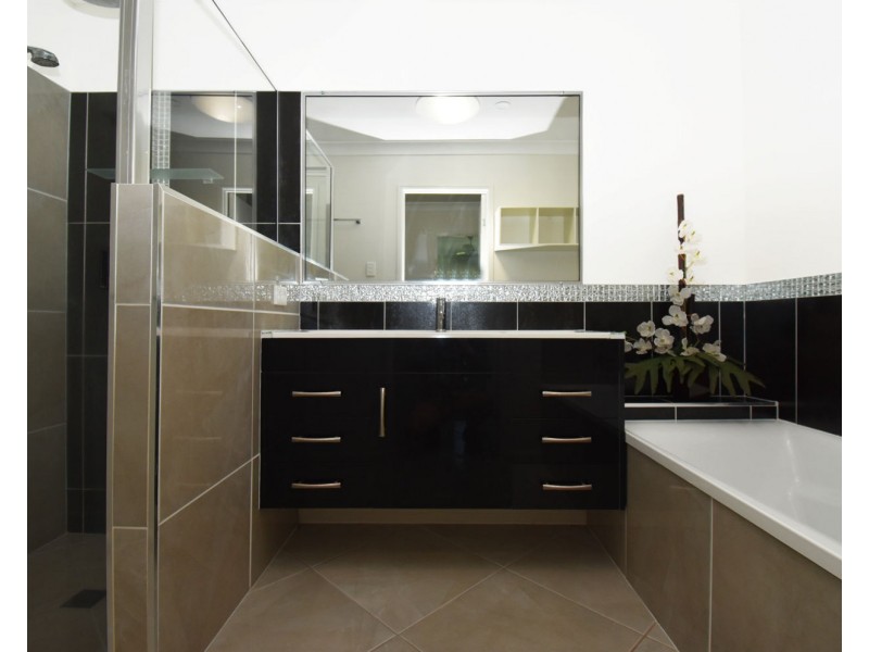 39 Bezzina Court, Bucasia QLD 4750