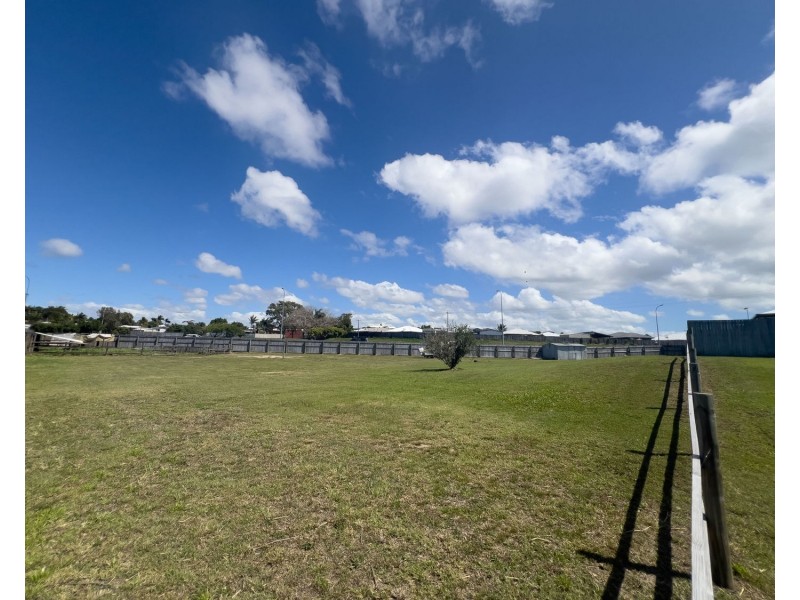39 Bezzina Court, Bucasia QLD 4750