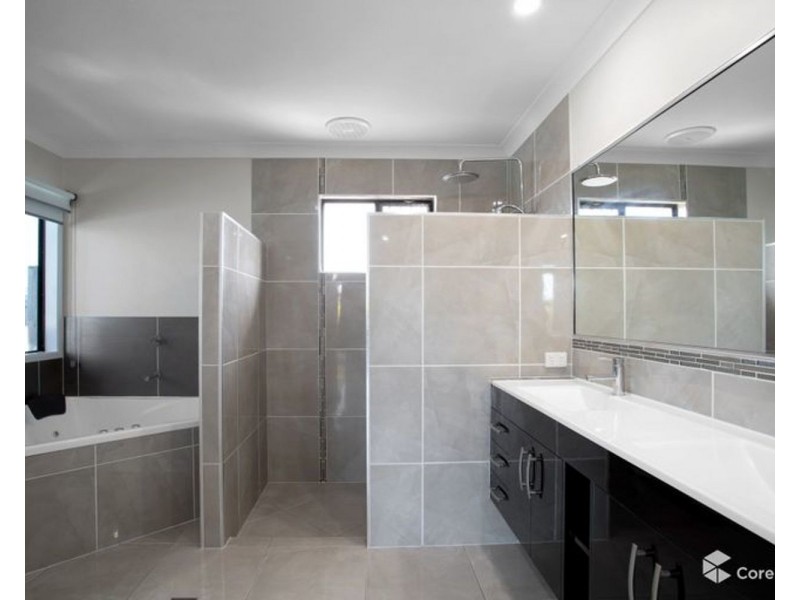 39 Bezzina Court, Bucasia QLD 4750