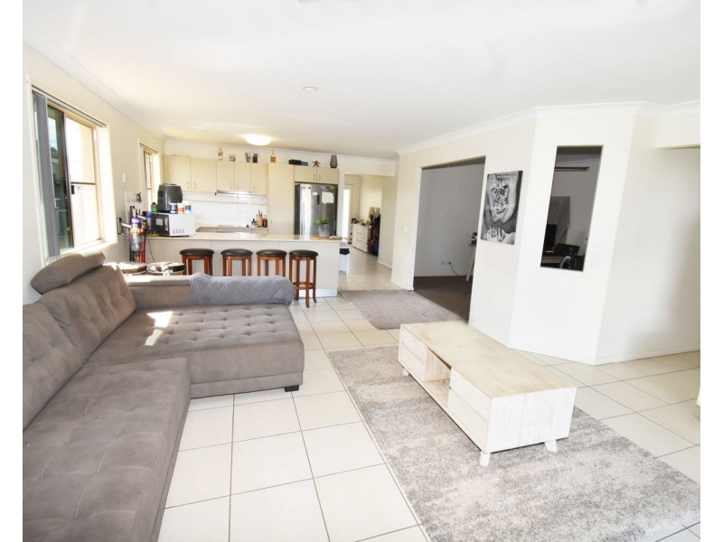 91 Whitehaven Dr, Blacks Beach QLD 4740