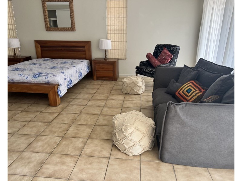 1/6 Island Close, Shoal Point QLD 4750