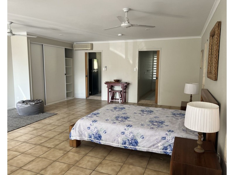 1/6 Island Close, Shoal Point QLD 4750