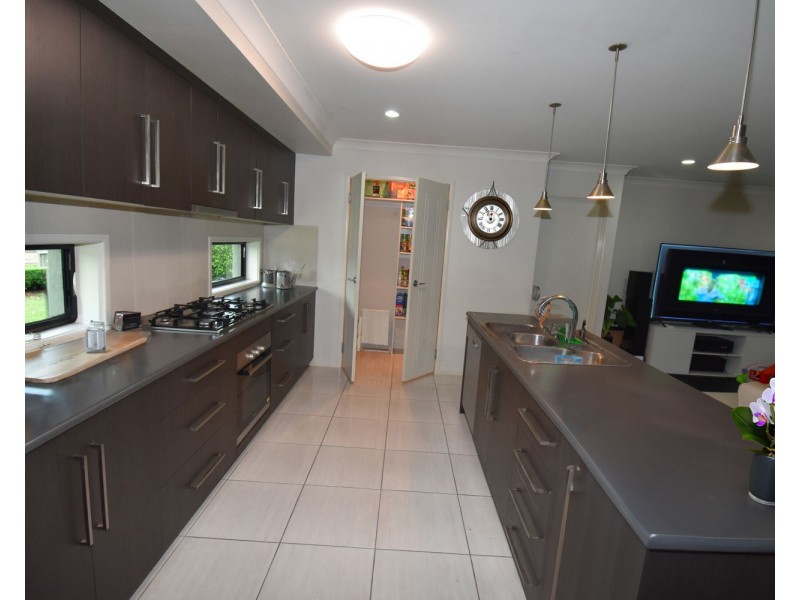 32 Churchill Avenue, Ooralea QLD 4740