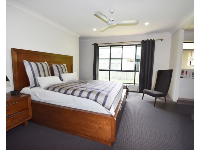 32 Churchill Avenue, Ooralea QLD 4740