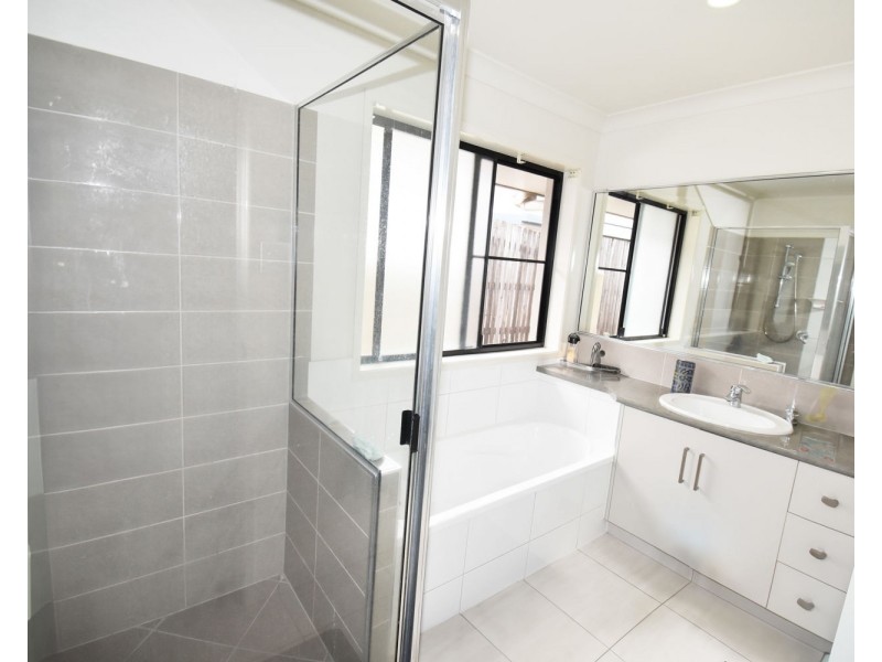 32 Churchill Avenue, Ooralea QLD 4740