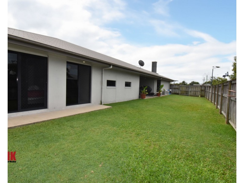 32 Churchill Avenue, Ooralea QLD 4740