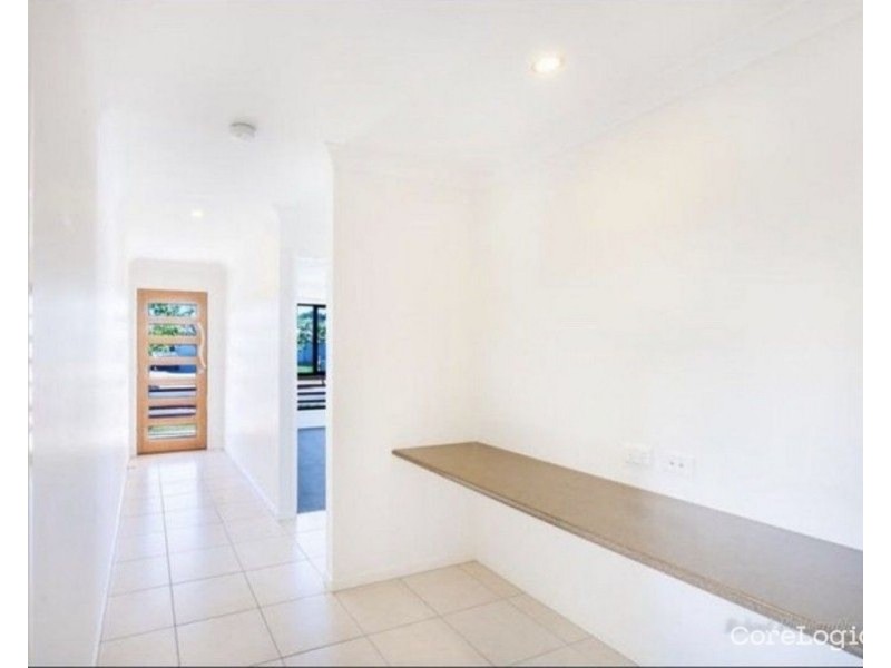 8 Montgomery Street, Rural View QLD 4740