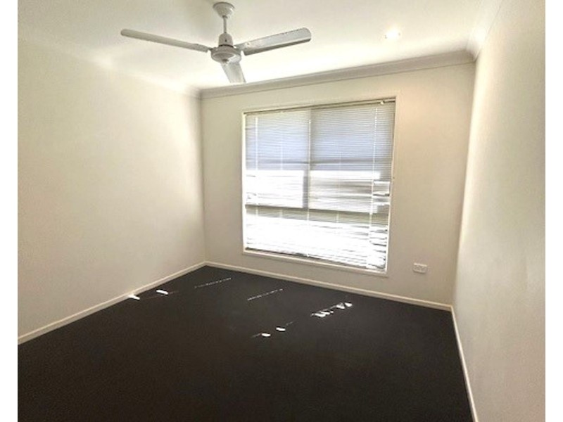 8 Montgomery Street, Rural View QLD 4740