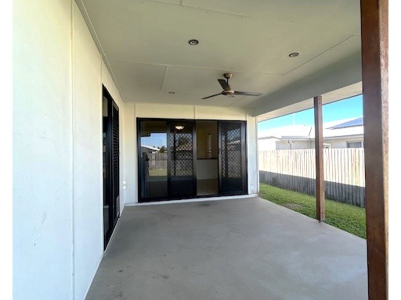 8 Montgomery Street, Rural View QLD 4740