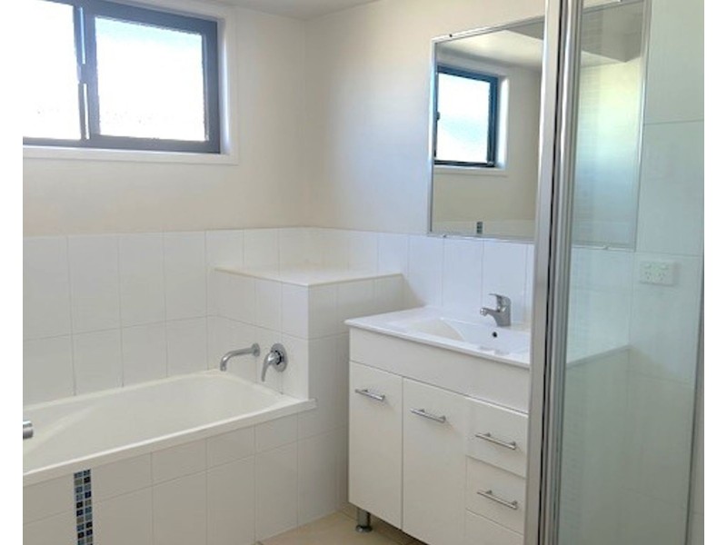 8 Montgomery Street, Rural View QLD 4740