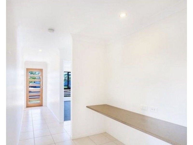 8 Montgomery Street, Rural View QLD 4740