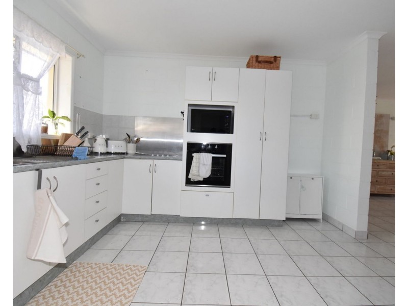 2/15 Keswick Ave, Slade Point QLD 4740