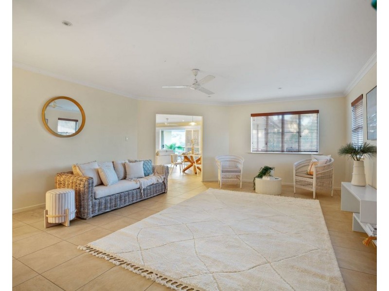 4 Navigator Crt, Shoal Point QLD 4750