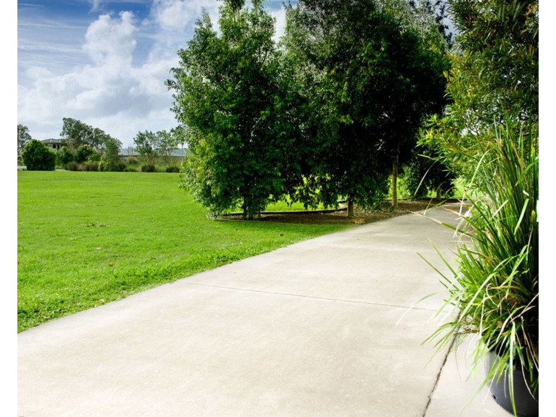 69 Newport Parade, Blacks Beach QLD 4740