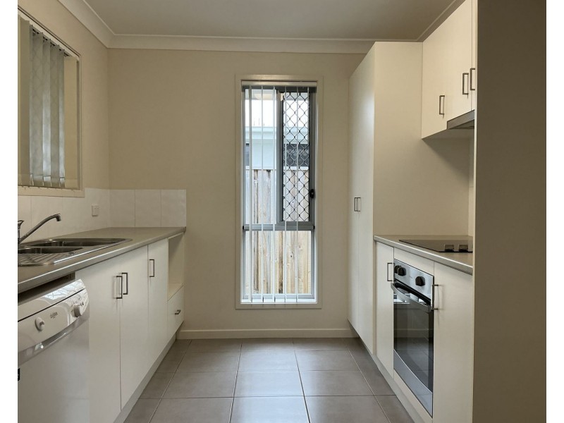 69 Newport Parade, Blacks Beach QLD 4740