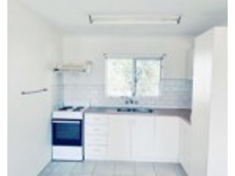 2/76 Pacific Esplanade, Slade Point QLD 4740