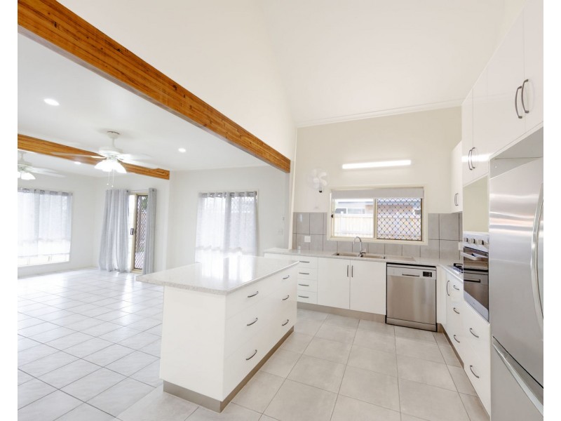16 LOCHMABEN COURT, Beaconsfield QLD 4740