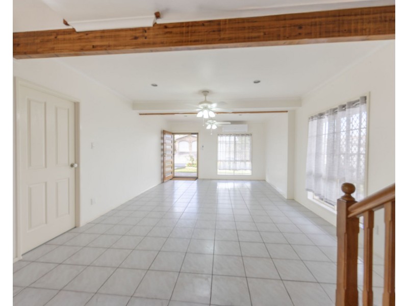 16 LOCHMABEN COURT, Beaconsfield QLD 4740