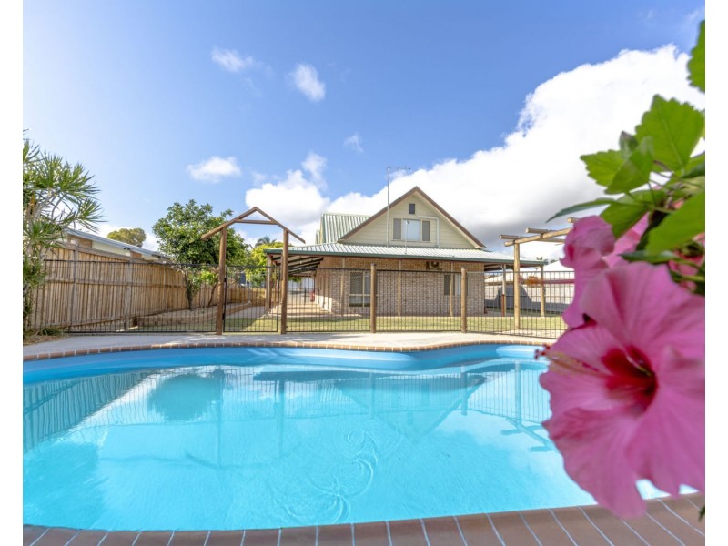 16 LOCHMABEN COURT, Beaconsfield QLD 4740