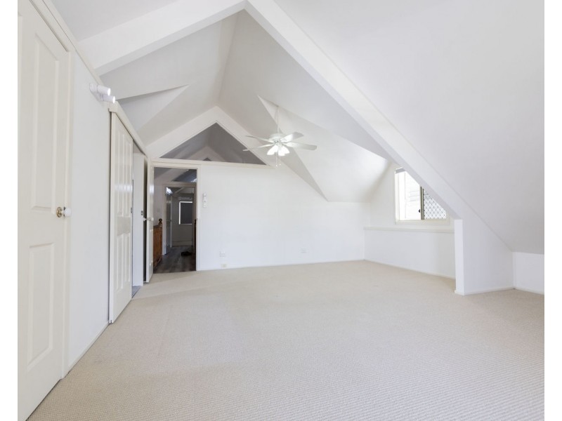16 LOCHMABEN COURT, Beaconsfield QLD 4740