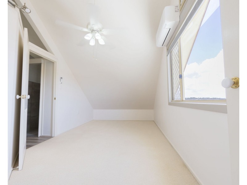 16 LOCHMABEN COURT, Beaconsfield QLD 4740