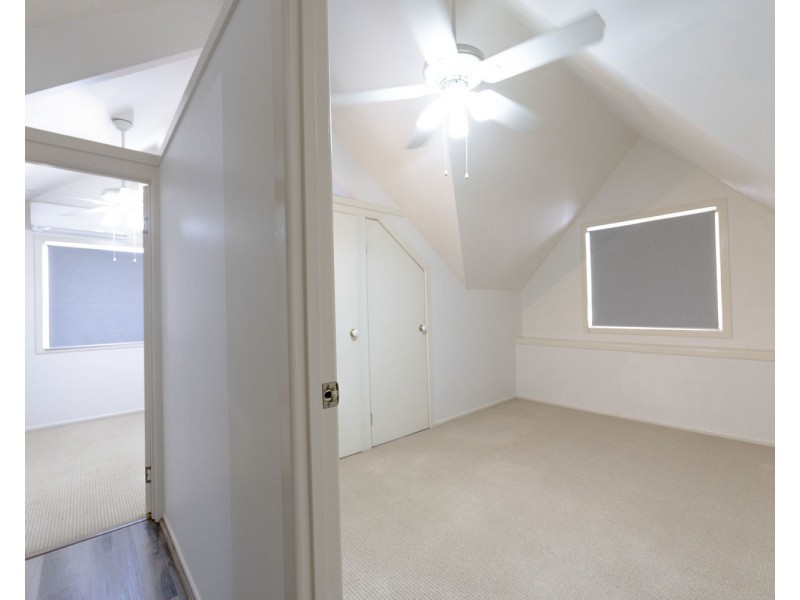 16 LOCHMABEN COURT, Beaconsfield QLD 4740