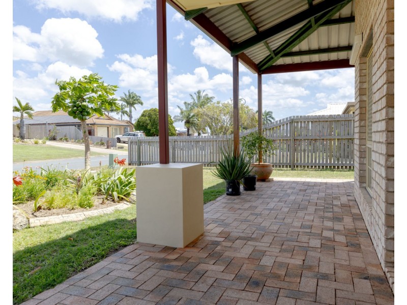 16 LOCHMABEN COURT, Beaconsfield QLD 4740