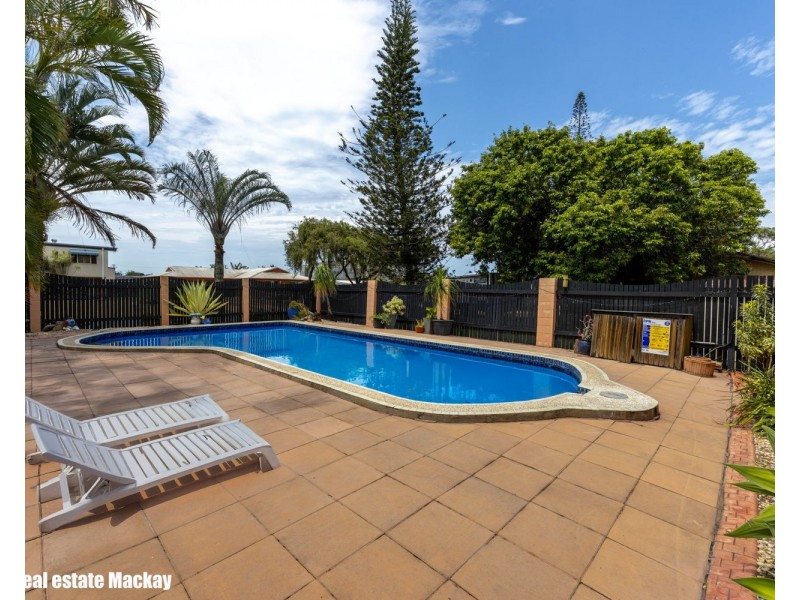 8 Hastings Street, Ooralea QLD 4740
