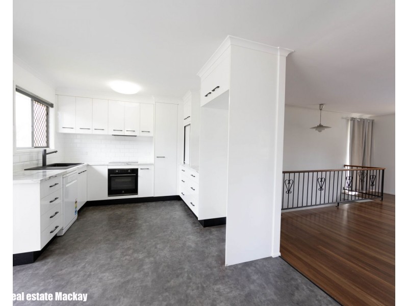 8 Hastings Street, Ooralea QLD 4740