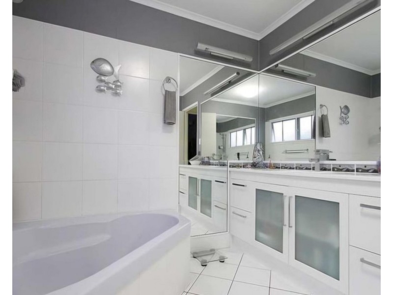 24 A Binnington Esplanade, East Mackay QLD 4740
