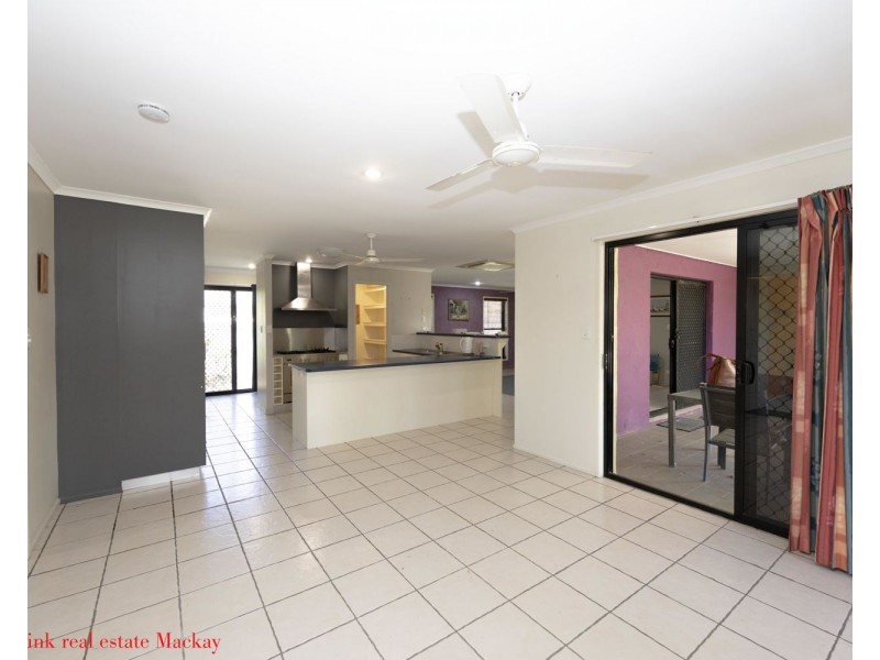 3 Hanlon Way, Rural View QLD 4740
