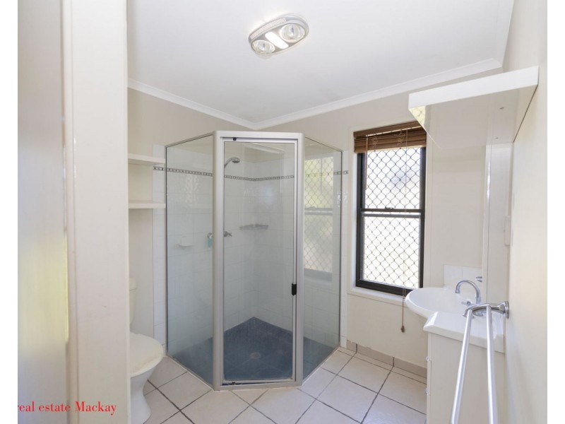 3 Hanlon Way, Rural View QLD 4740