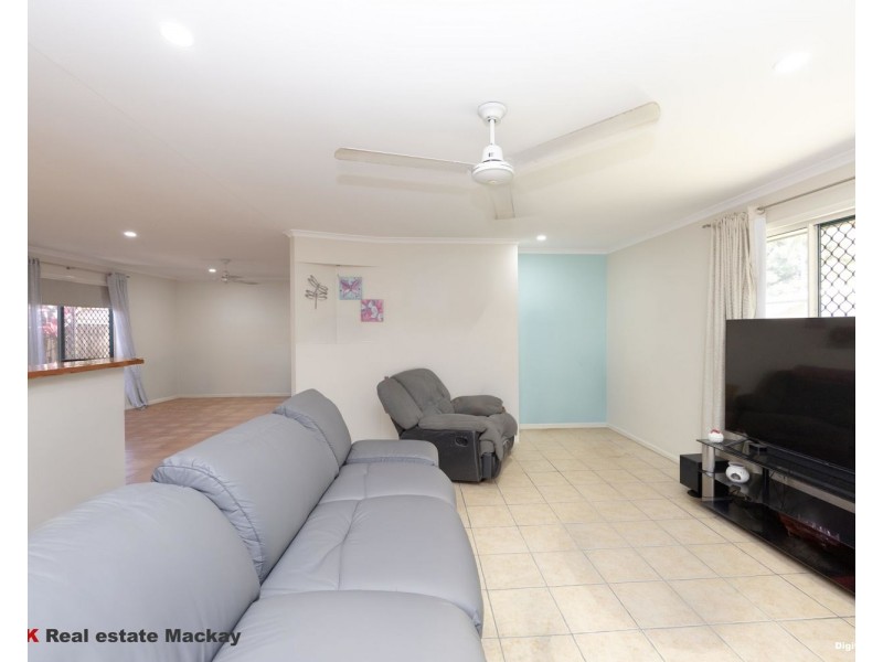 107 Waverley Street, Bucasia QLD 4750