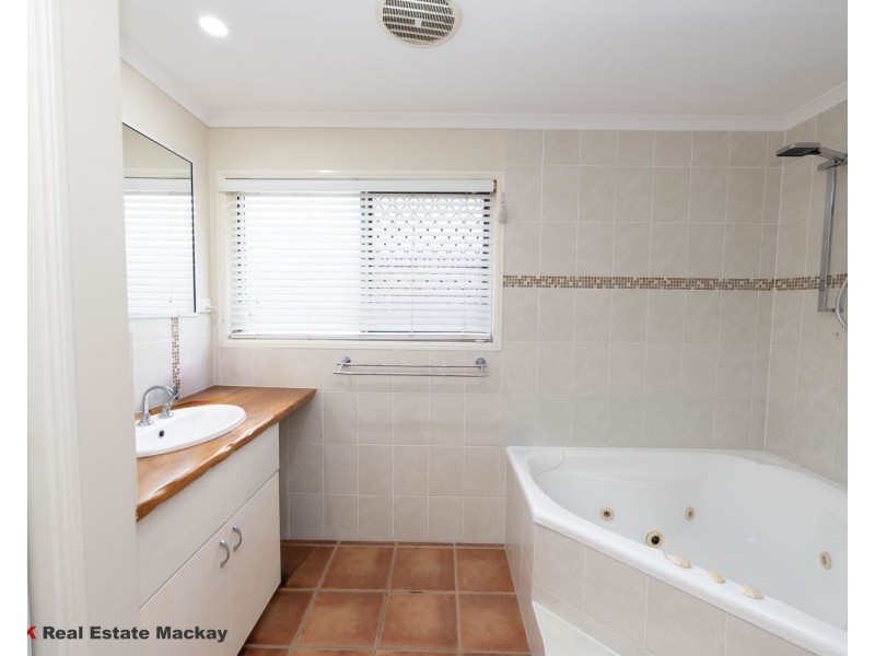 107 Waverley Street, Bucasia QLD 4750