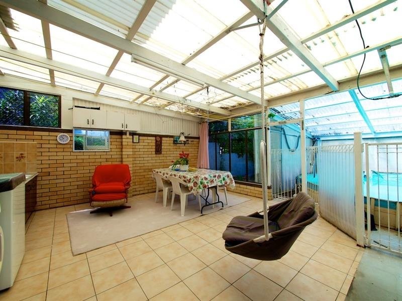 1 Fernshaw  St, Macgregor QLD 4109