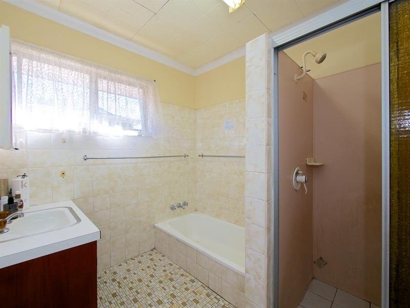 20 Crestgarden St, Macgregor QLD 4109