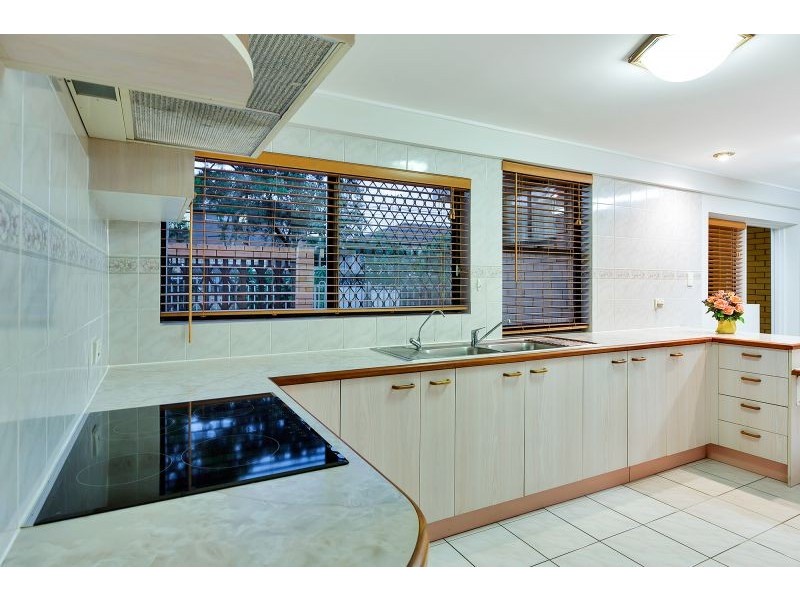 12 Gaillardia St, Macgregor QLD 4109