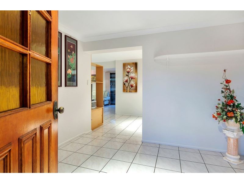 12 Gaillardia St, Macgregor QLD 4109