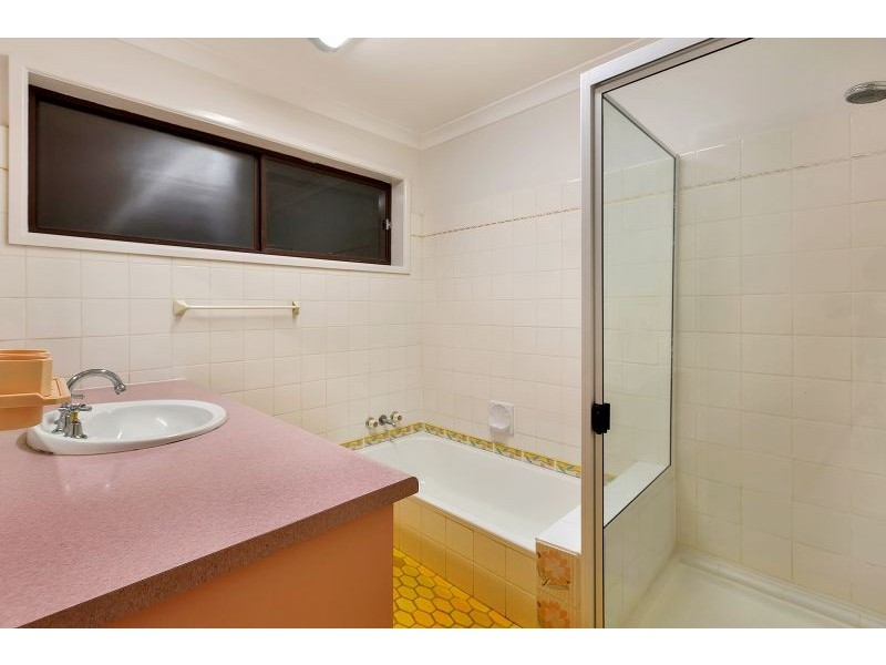 12 Gaillardia St, Macgregor QLD 4109