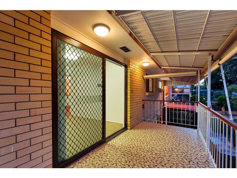 12 Gaillardia St, Macgregor QLD 4109