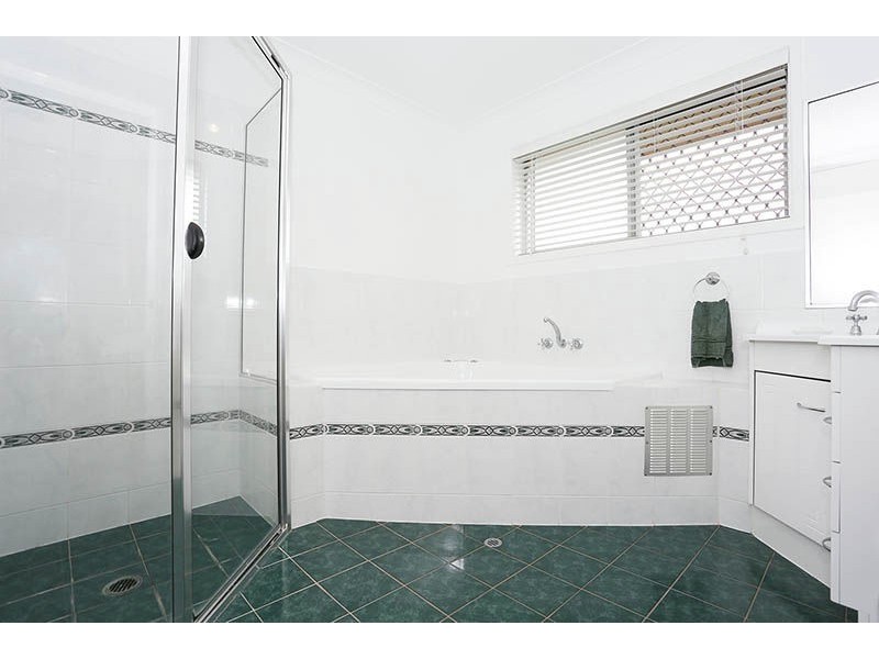 16 Petrina Street, Eight Mile Plains QLD 4113