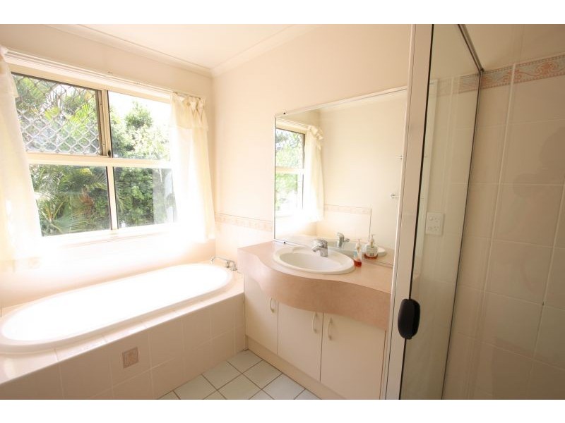 15 Malia St, Sinnamon Park QLD 4073