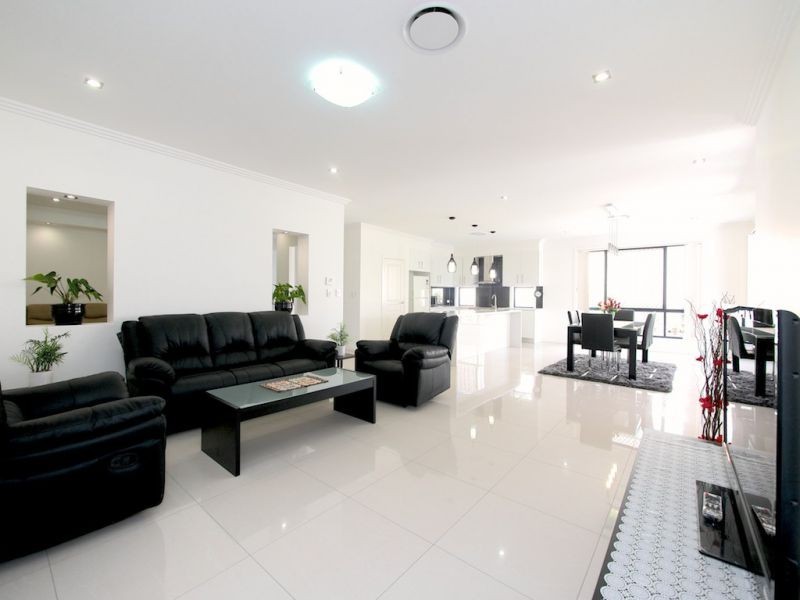 3 Denver Grove, Regents Park QLD 4118