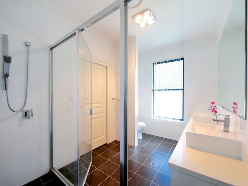 3 Denver Grove, Regents Park QLD 4118