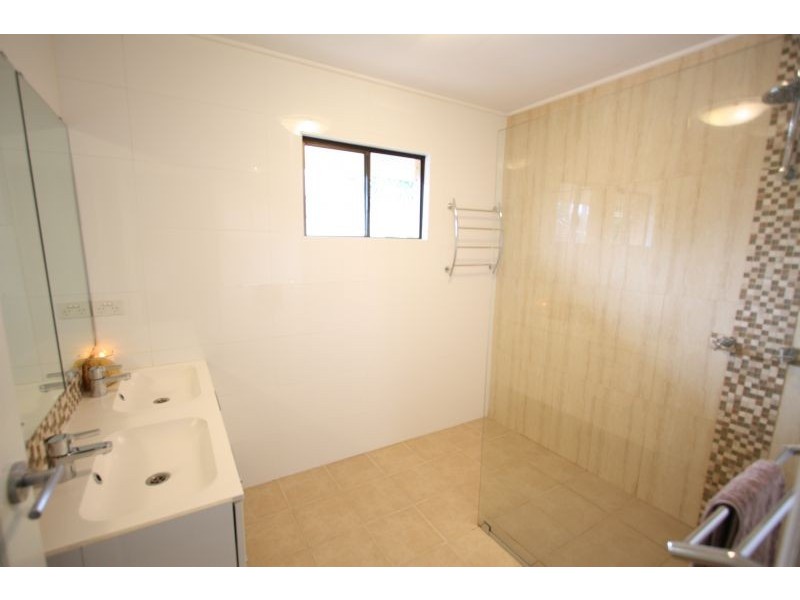 6 Rhyl St, Macgregor QLD 4109