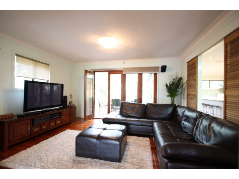 6 Rhyl St, Macgregor QLD 4109