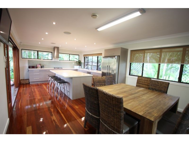 6 Rhyl St, Macgregor QLD 4109